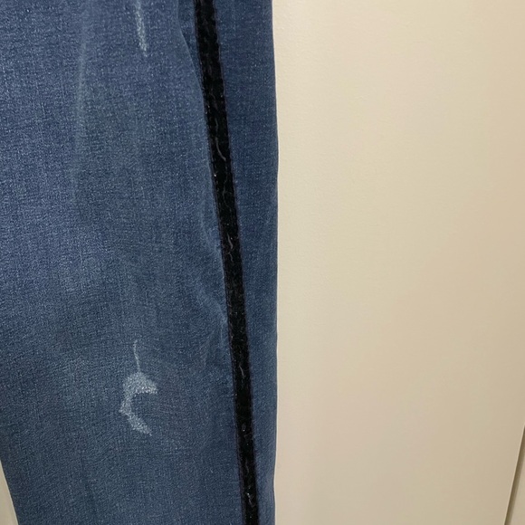 Canyon Retreat (Denim & Co.) distressed jeans with tuxedo stripe - Picture 3 of 11